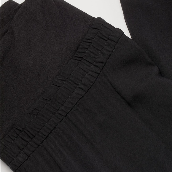 H&M Maternity pants (Mama Airy Pants) - Picture 5 of 10